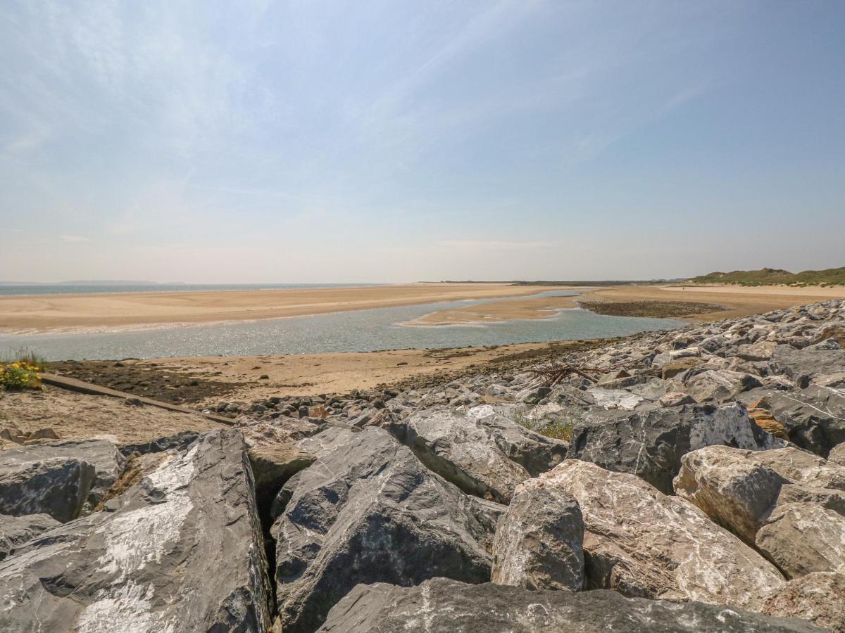 Villa Cwtch Ar Y Mor Burry Port Esterno foto