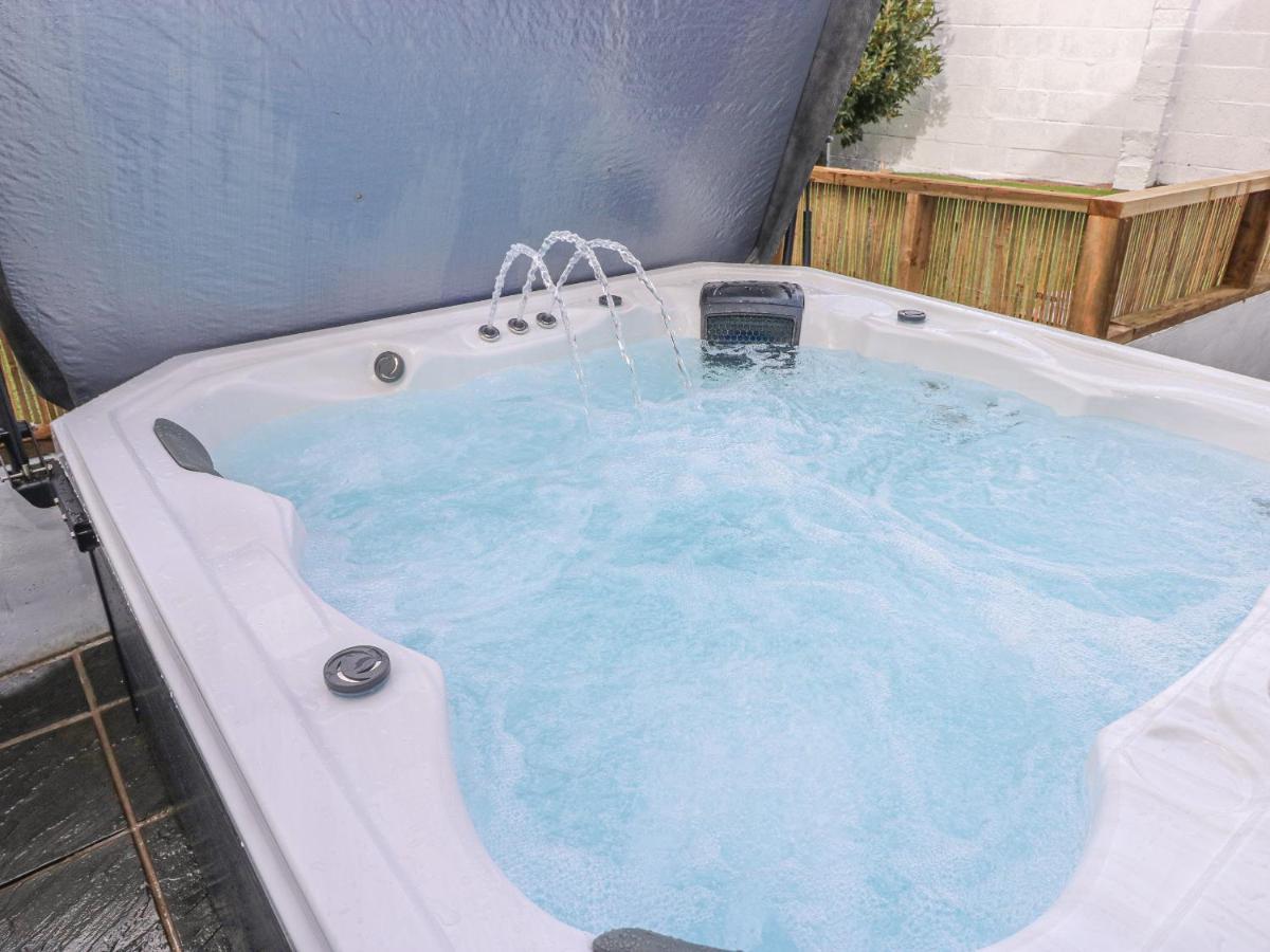 Villa Cwtch Ar Y Mor Burry Port Esterno foto